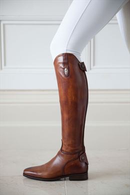 Antiqued effect boots | Image 1